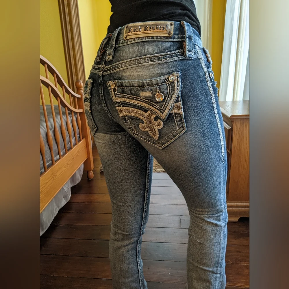 Rock Revival Boot Cut Jeans in Light Blue with Embroidered Pockets Size 27